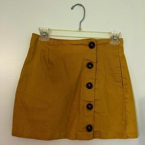 Short mustard skirt